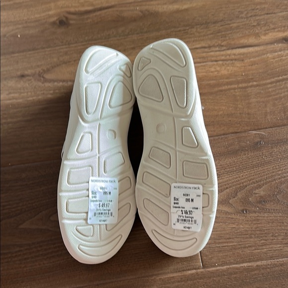 Size 9.5 Bzees Cream Flats Comfortable Slip-On Tan - Picture 7 of 8
